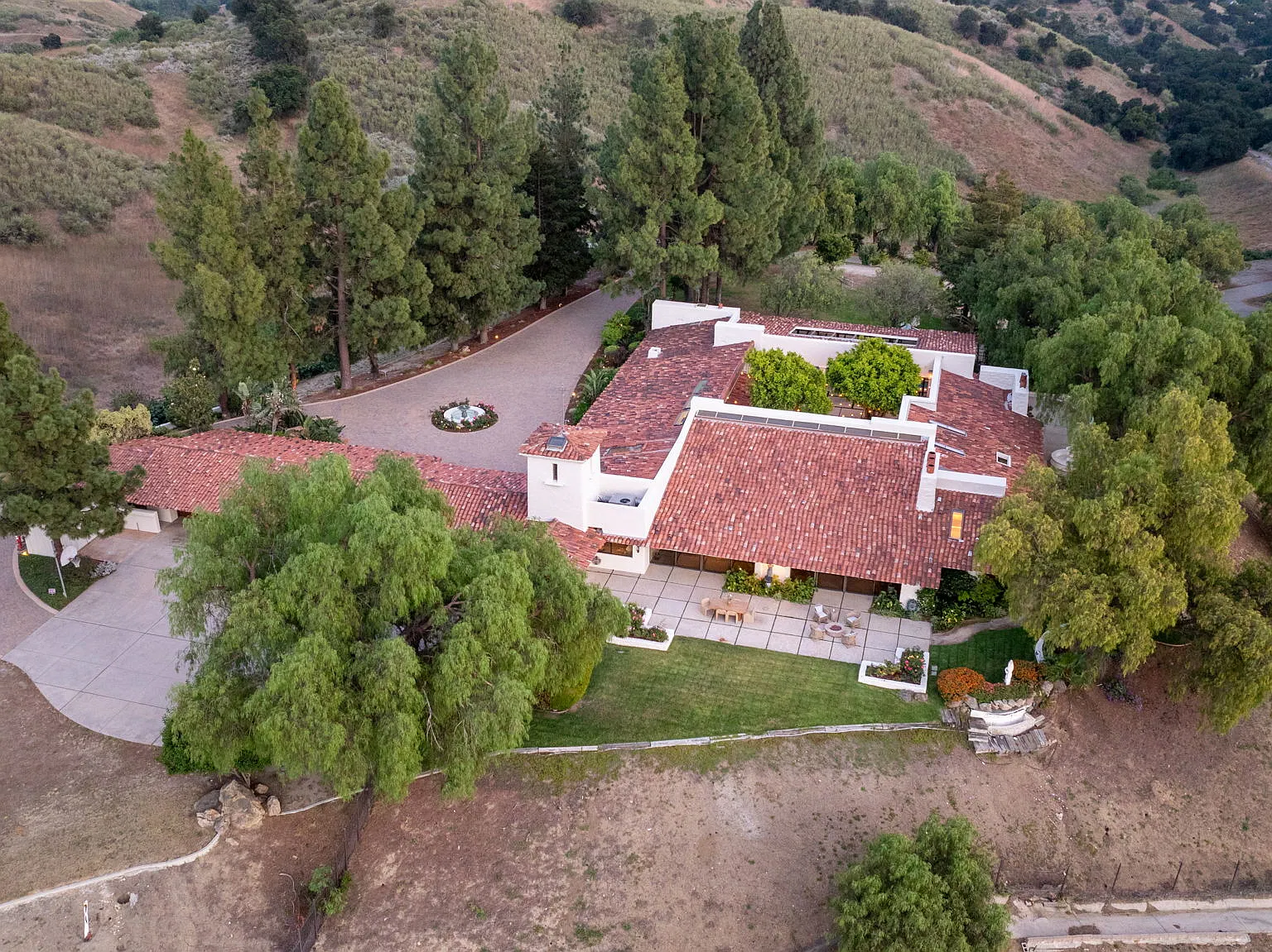 7 bed, 6831 sqft, $35,000 — Photo 2