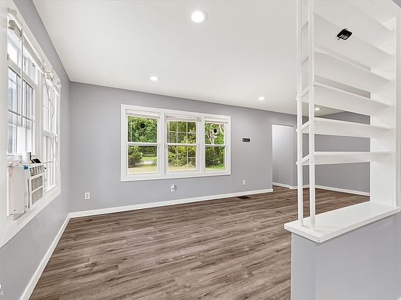 5th image of 3222 E 34th St
