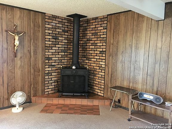 5th image of 502 Adrian Dr