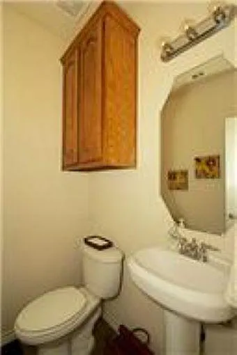 4 bed, 3.5 bath, 2759 sqft, $2,995 — Photo 2