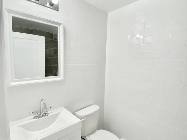 1210 Vyse Avenue image 14 of 21