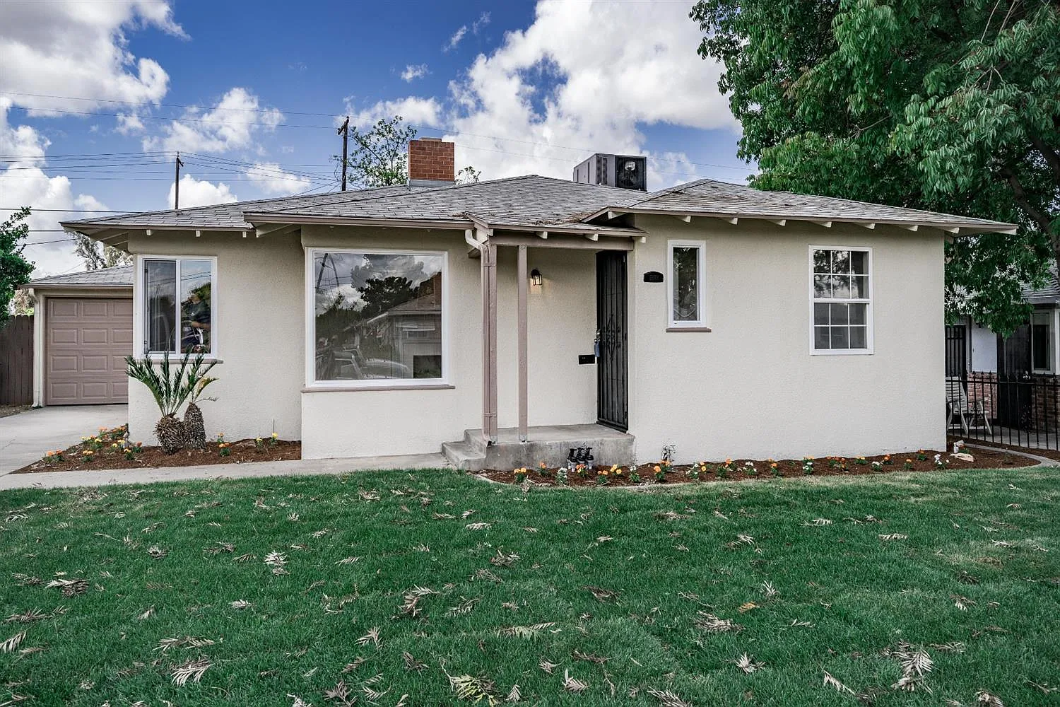 1305 N Esther Way photo 1