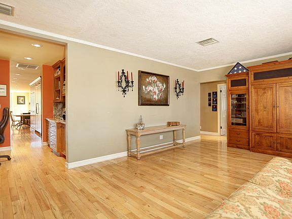 5th image of 4424 Jasmine Ave