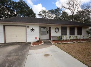 319 Cypress St, Lake Jackson, TX 77566