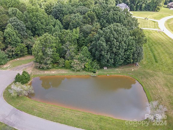 4th image of 1054 Saddleback Ln