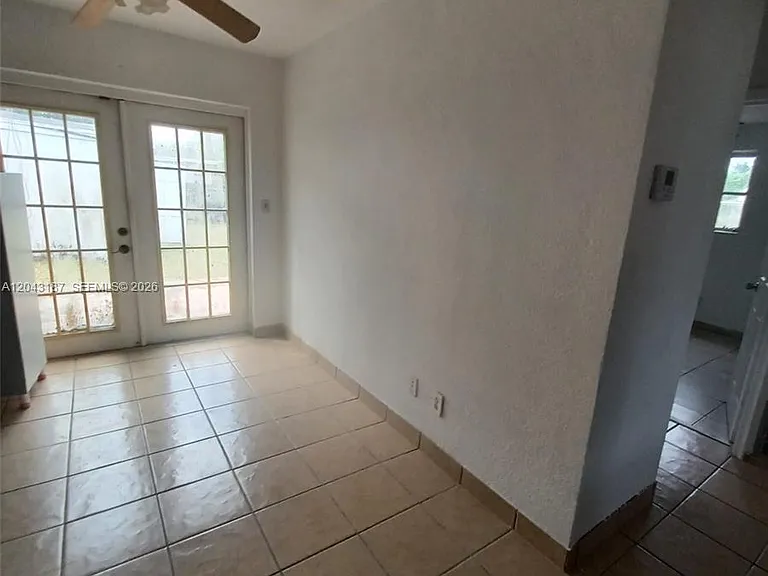 1701 SW 70th Ave — Photo 6