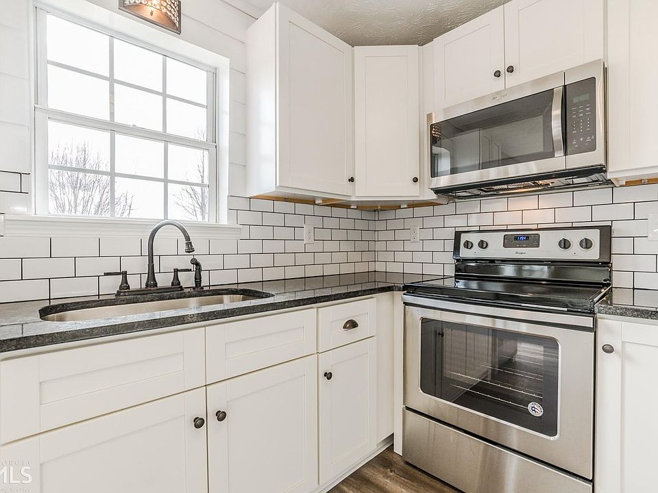 1st image of 515 Cambridge Way