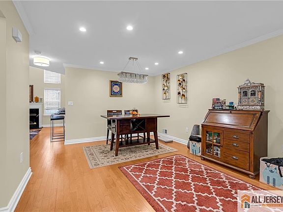 5th image of 305 Tuxford Ct #143
