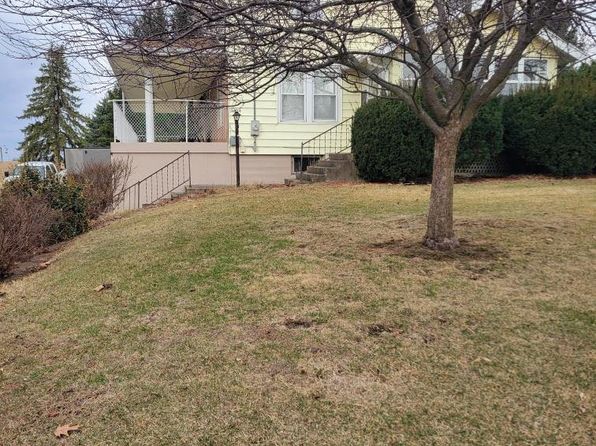 604 N Walnut Ave, Forreston, IL 61030