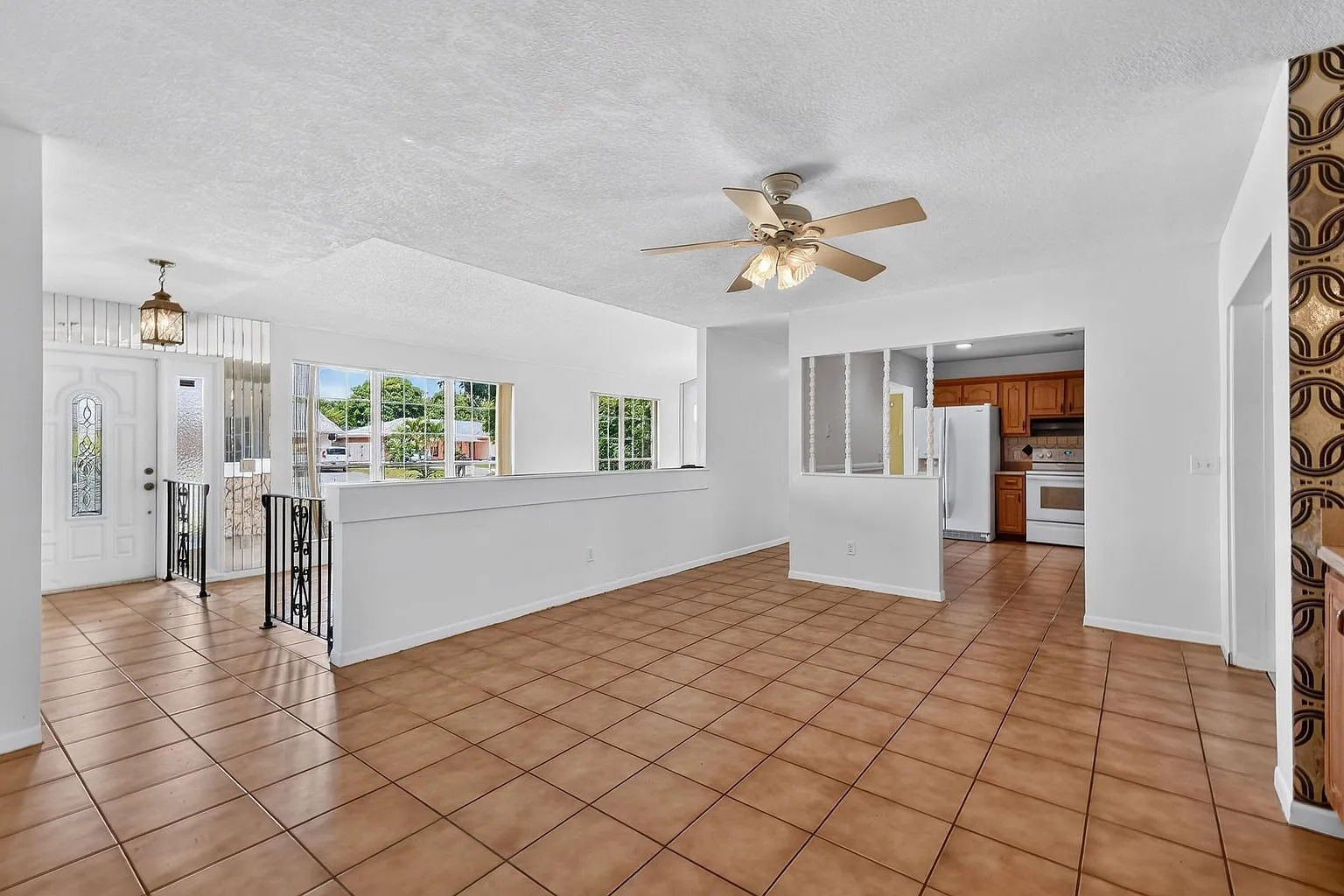 3 bed, 1849 sqft, $2,850 — Photo 2
