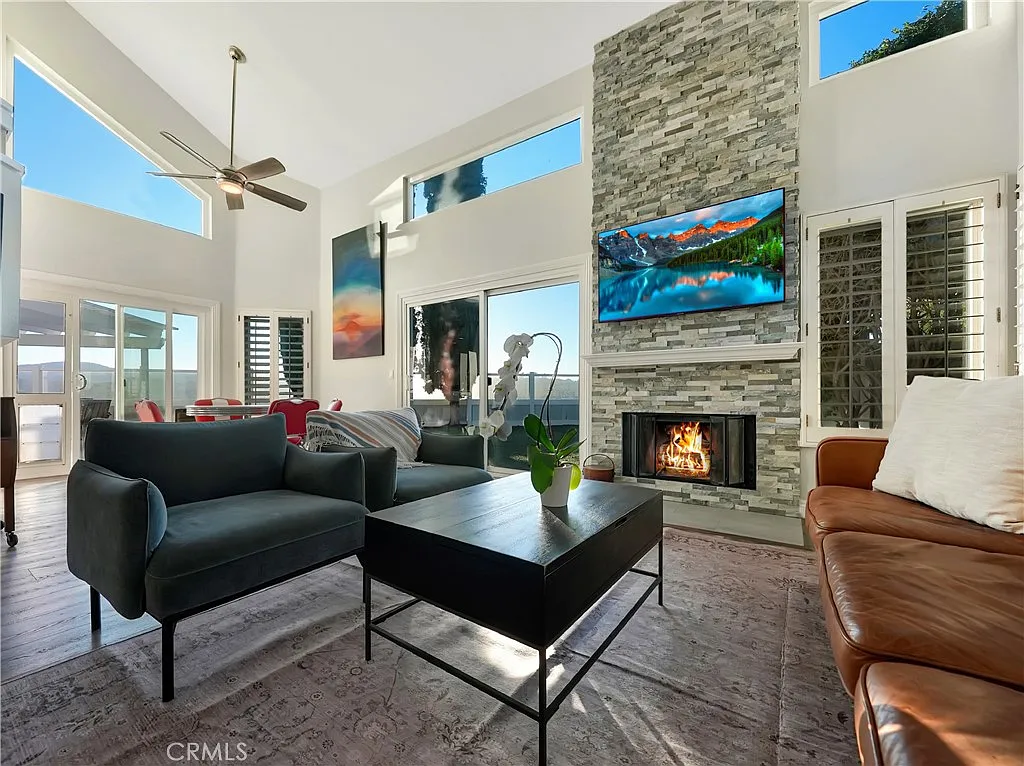 3 bed, 2.5 bath, 1716 sqft, $4,795 — Photo 4