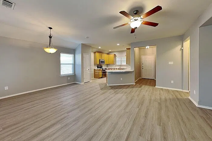 3 bed, 2.0 bath, 1404 sqft, $2,200 — Photo 3