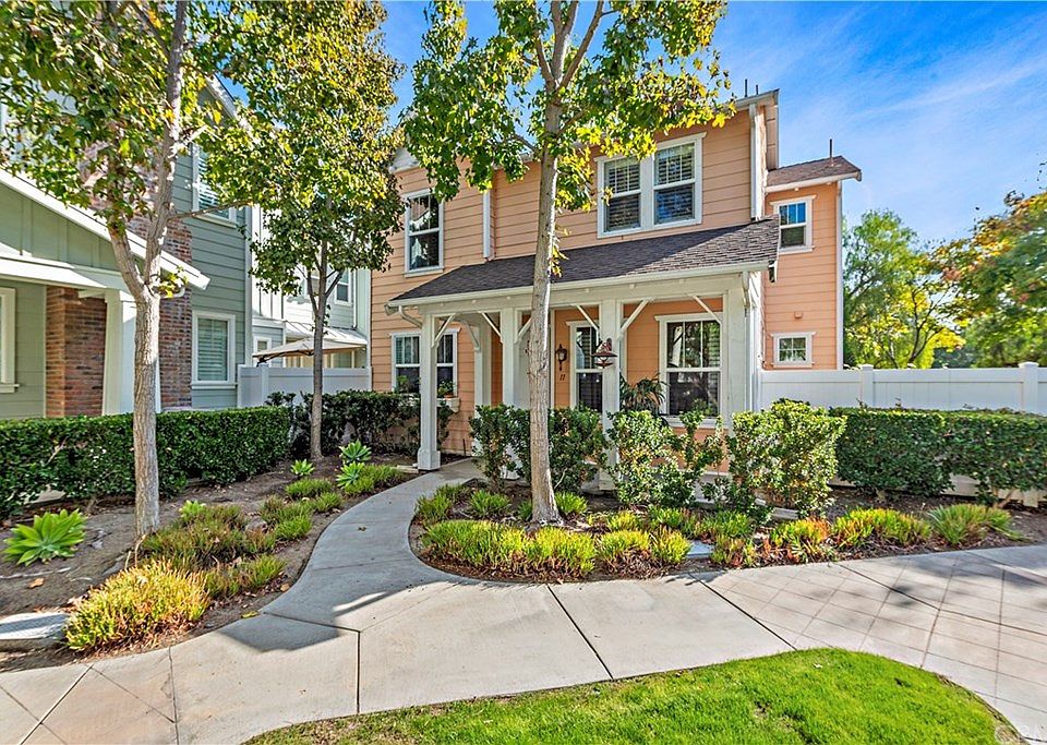 1st image of 11 Paddock Pl