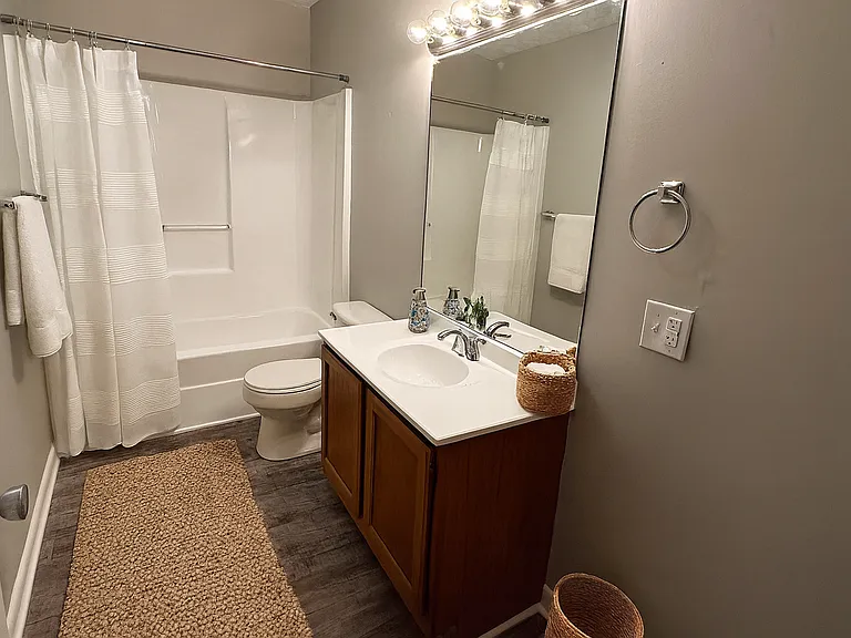 Lakeland Hills Apartment Homes — Photo 54