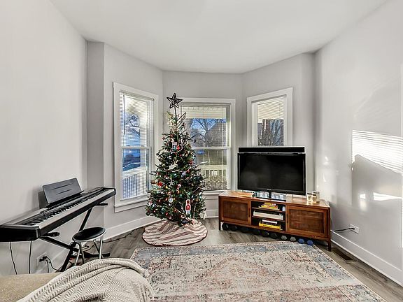 3rd image of 4813 N Paulina St #1