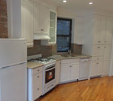 4th image of 266 W 11th St #Fe