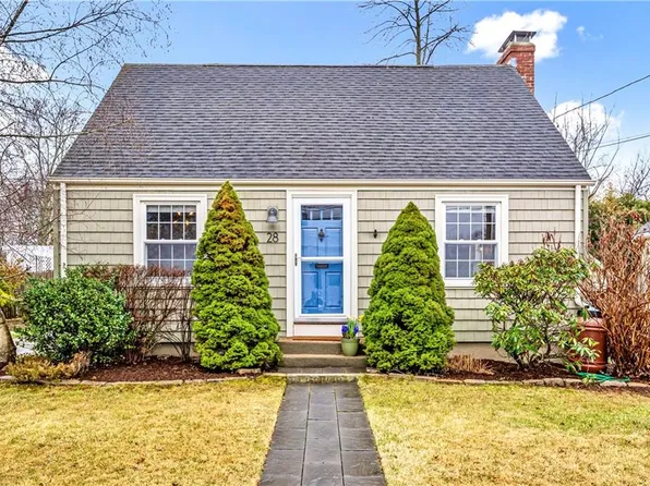 28 Rosegarden St, Warwick, RI 02888