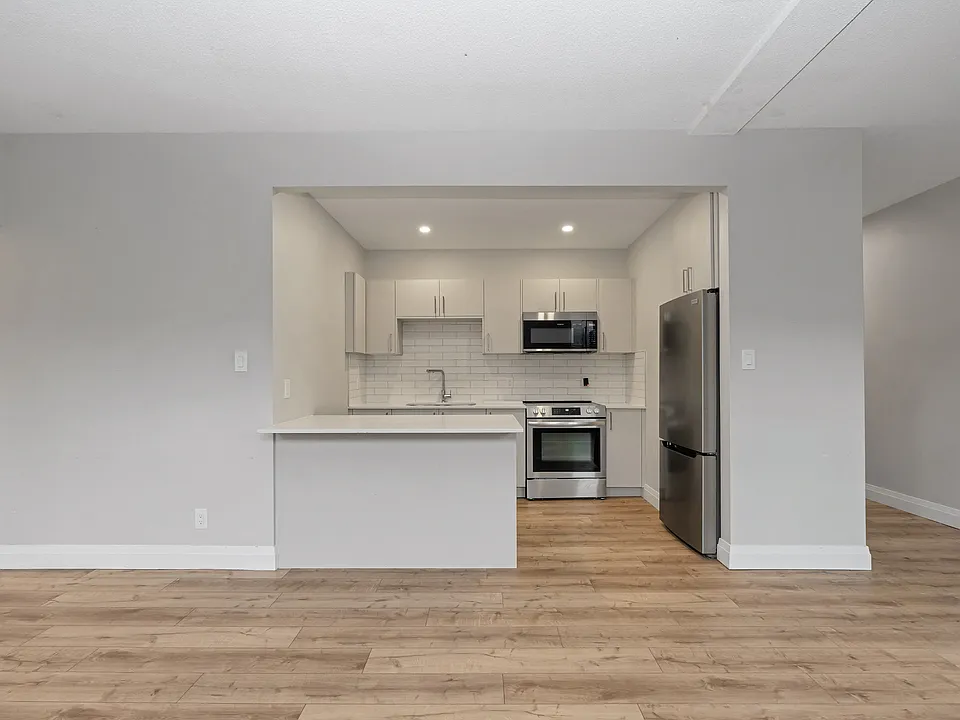 523 Bay St