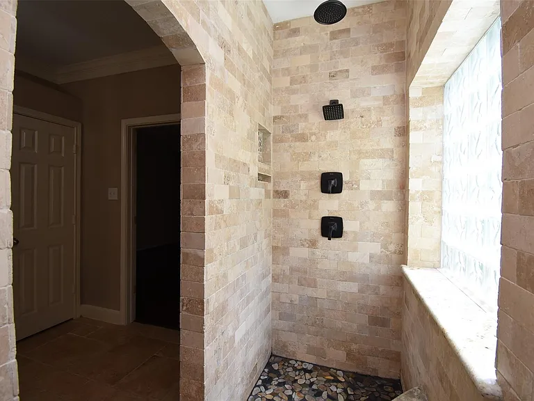 16915 Locust Springs Dr — Photo 20