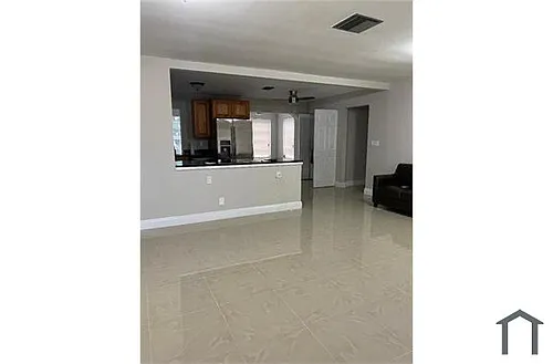 4081 NW 35th Ave Photo 1