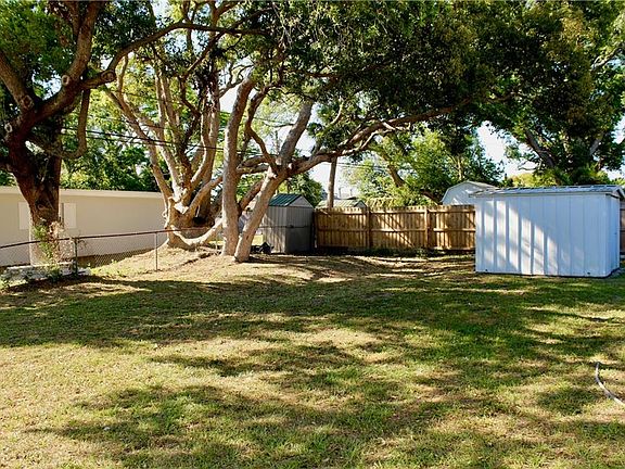 3rd image of 1524 Oakadia Dr E