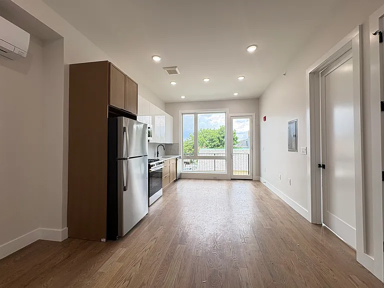 40 Lembeck Ave #307 — Photo 2