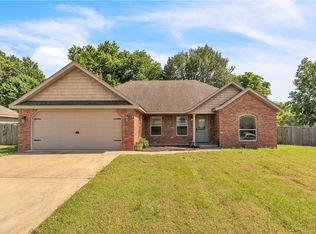 321 Hearthstone Cir, Prairie Grove, AR 72753