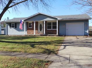 2130 Douglas St, Charleston, IL 61920