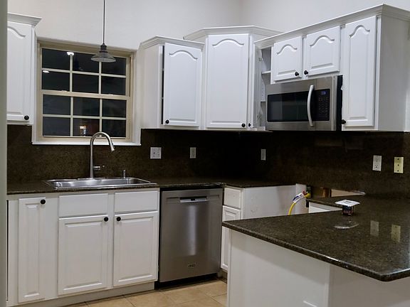 5th image of 527 Westford St