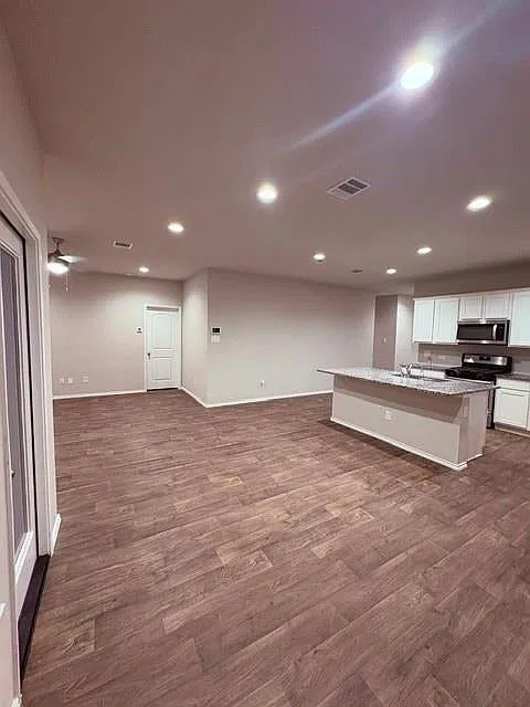 4 bed, 1736 sqft, $2,150 — Photo 4