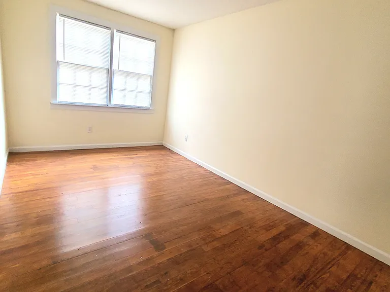 1210 Holden Dr — Photo 9