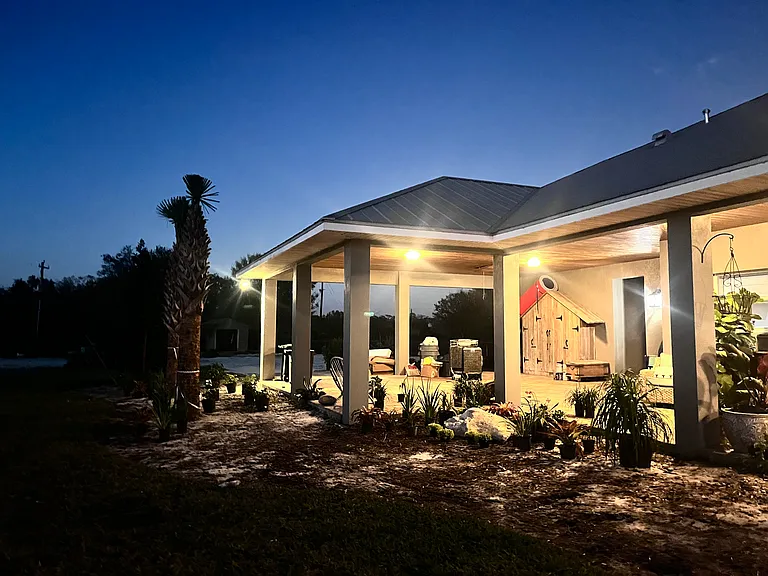 backporch/carport