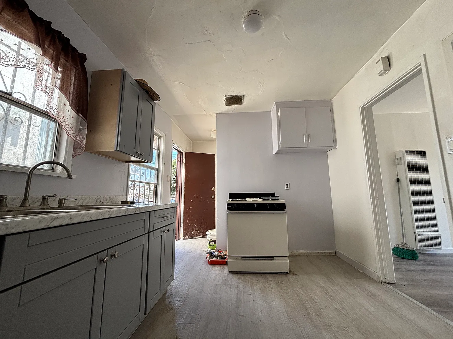 1 bed, 600 sqft, $2,100 — Photo 3
