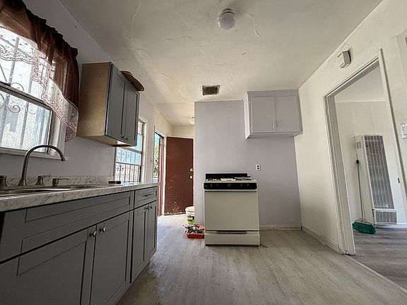 5th image of 11240 S Normandie Ave #O3