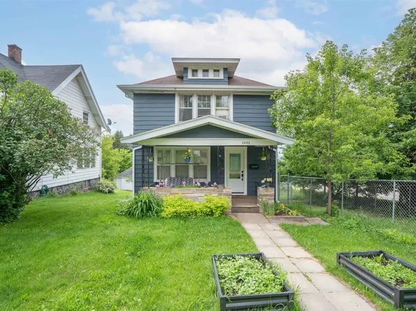 2242 W 12th St, Duluth, MN 55806