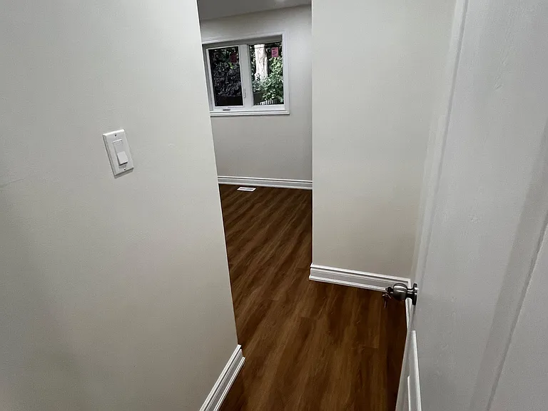 12 Council Cres — Photo 20