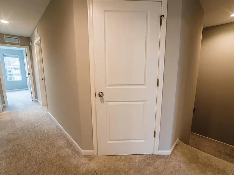 5934 Urbandale Ln N — Photo 10