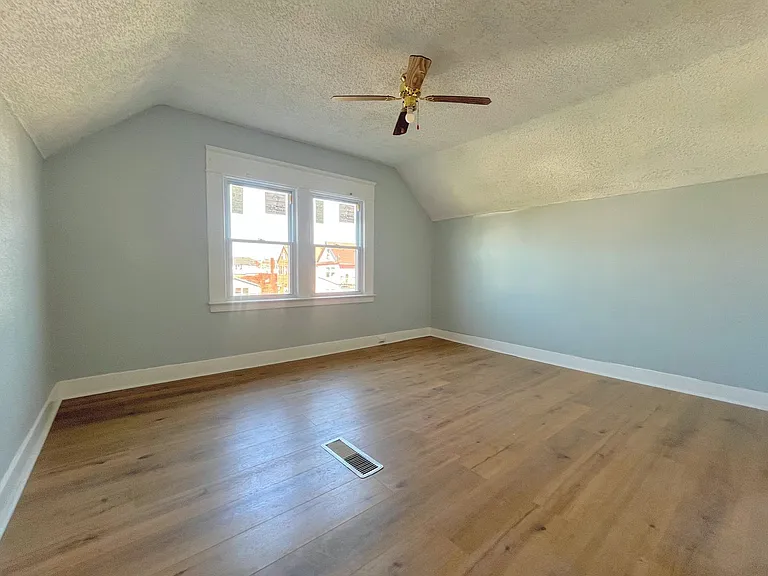307 Berkshire Ave — Photo 7