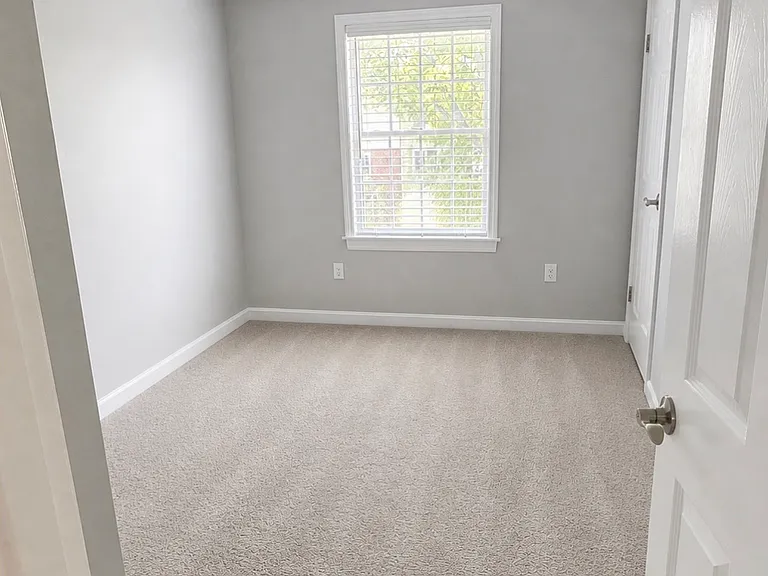 3 Hawthorne St S #A — Photo 8
