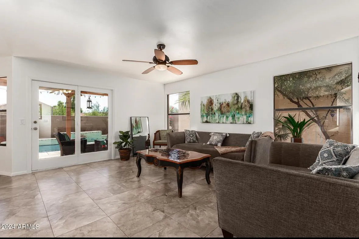 4 bed, 2050 sqft, $3,375 — Photo 4