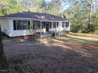 143 Country Ln, Lucedale, MS 39452