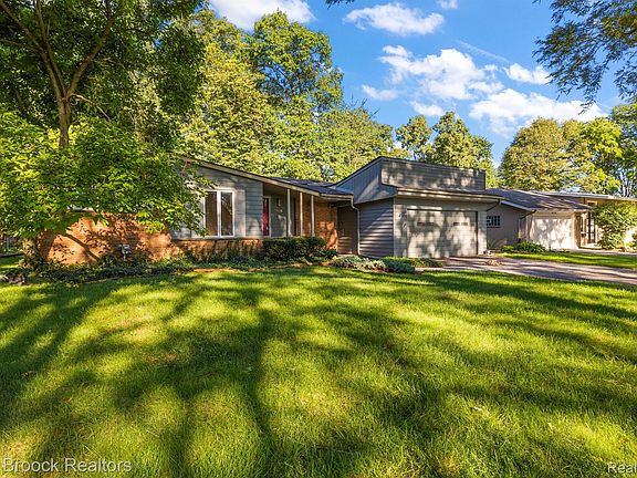 2nd image of 966 Woodlea Rd