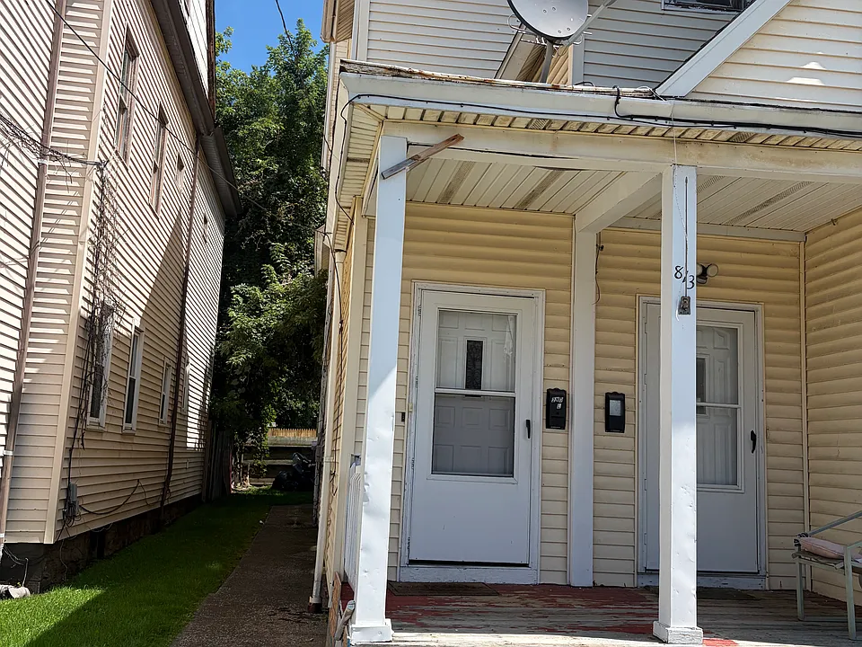 813 Parade St #2