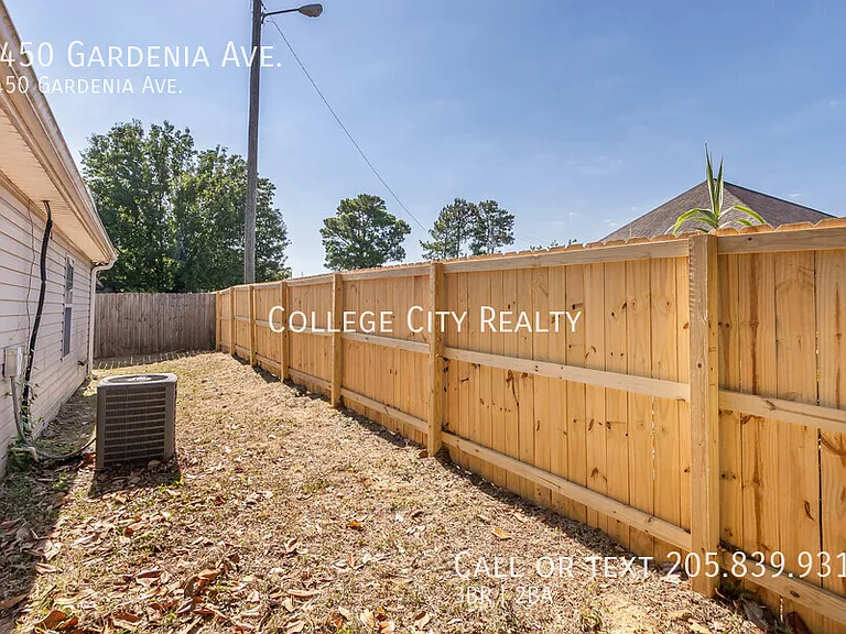 1450 Gardenia Ave — Photo 30