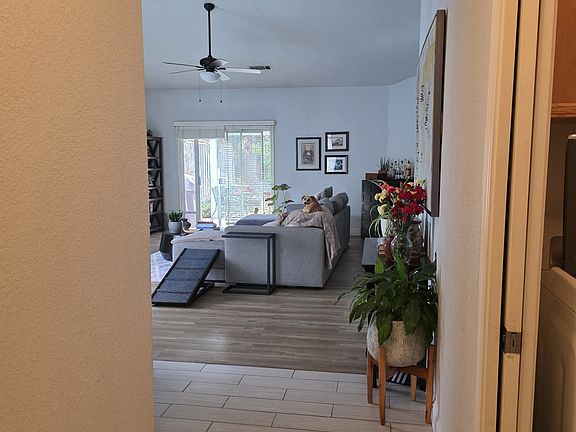 3rd image of 995 Pearwood Cir