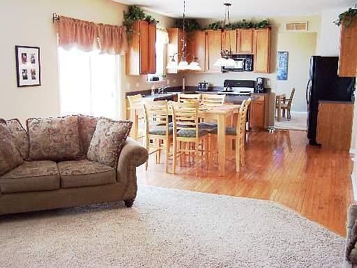 4th image of 2540 Prairie Crossing Dr