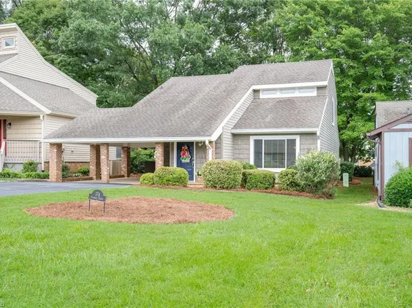 174 Fairway Dr, Advance, NC 27006