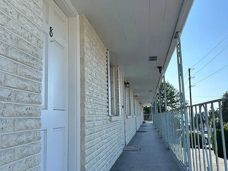 Bel-Air Apartments 8-Unit — Photo 16