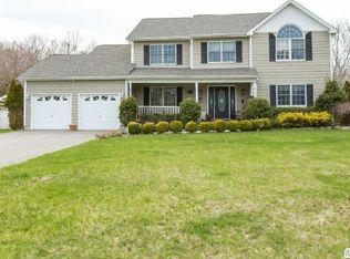 5 Blair Ln, Brookhaven, NY 11719