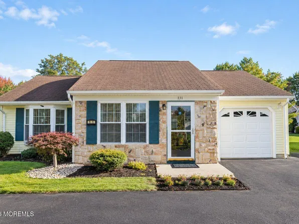 121 Farnworth Close, Freehold, NJ 07728